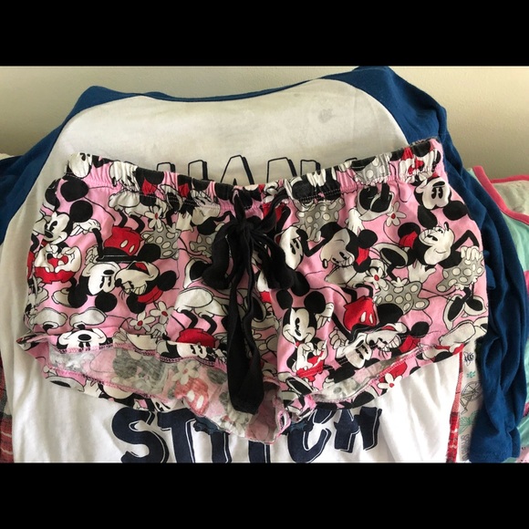 Lounge pants and tee shirts - Picture 4 of 8